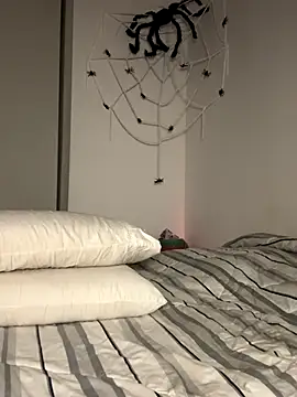 AgnesCampp online show from 10/21/25, 09:26