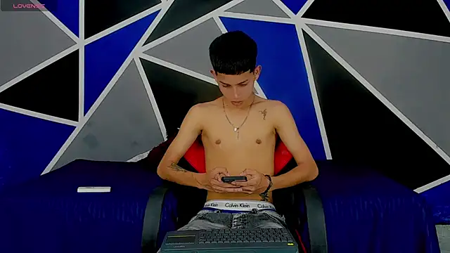 Snapshot of migueyalejo_teens chatting on 01/07/25, 07:06 migueyalejo teens online show from 01/07/25, 07:06