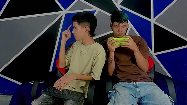 Snapshot of migueyalejo_teens chatting on 03/13/25, 04:16 migueyalejo teens online show from 03/13/25, 04:16
