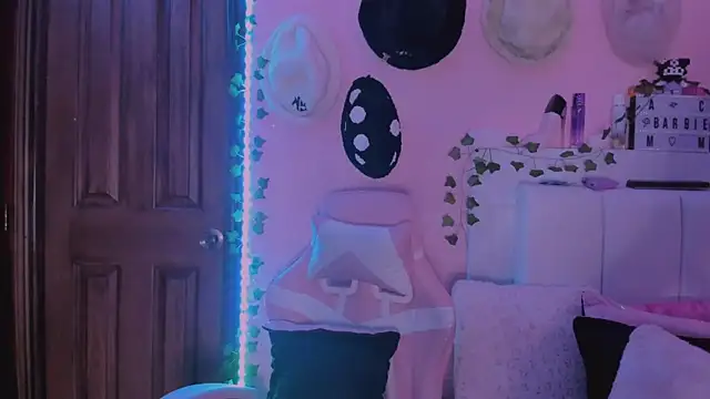 Snapshot of gabyye_capprins chatting on 10/08/25, 12:19 gabyye capprins online show from 10/08/25, 12:19