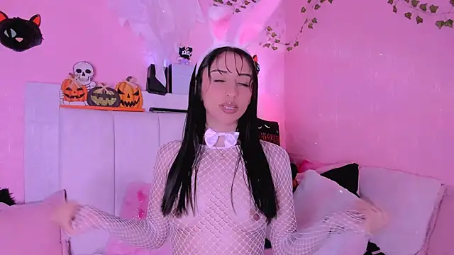 Snapshot of gabyye_capprins chatting on 10/26/25, 01:33 gabyye capprins online show from 10/26/25, 01:33