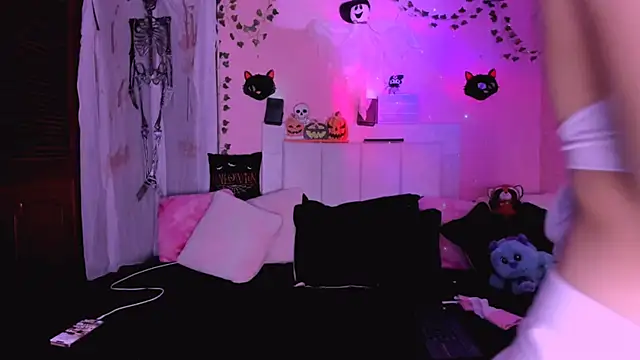 Snapshot of gabyye_capprins chatting on 10/29/25, 12:24 gabyye capprins online show from 10/29/25, 12:24