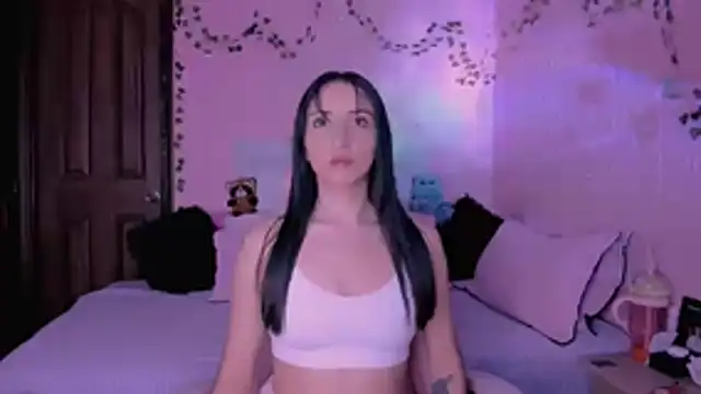 Snapshot of gabyye_capprins chatting on 11/04/25, 12:32 gabyye capprins online show from 11/04/25, 12:32