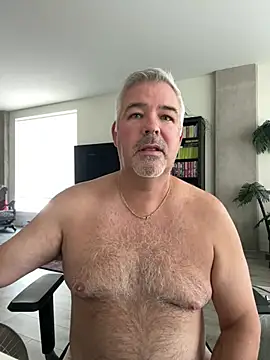 Snapshot of aarosteev2 chatting on 03/13/25, 06:01 aarosteev2 online show from 03/13/25, 06:01