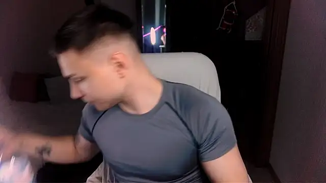 handsome guy01 online show from 12/28/24, 08:36