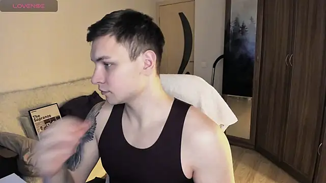 handsome guy01 online show from 10/08/25, 03:09