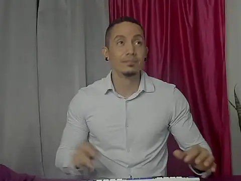 Snapshot of Alex_motta chatting on 01/01/25, 07:09 Alex motta online show from 01/01/25, 07:09