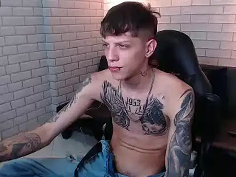 Snapshot of Adam_hard_ chatting on 01/07/25, 11:03 Adam hard online show from 01/07/25, 11:03