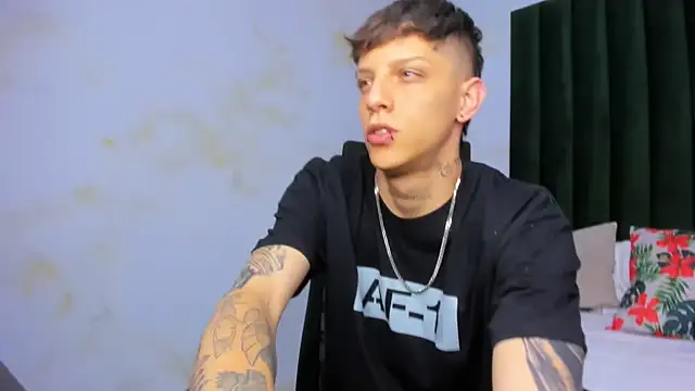 Snapshot of Adam_hard_ chatting on 01/16/25, 07:52 Adam hard online show from 01/16/25, 07:52