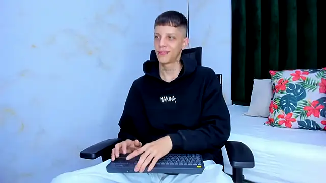 Snapshot of Adam_hard_ chatting on 01/22/25, 07:45 Adam hard online show from 01/22/25, 07:45