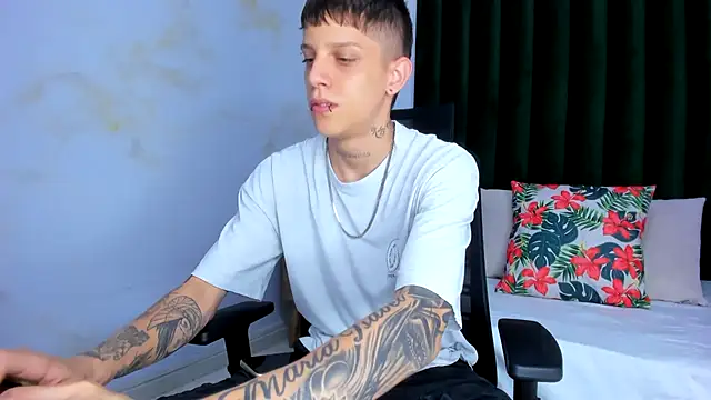 Snapshot of Adam_hard_ chatting on 02/05/25, 07:42 Adam hard online show from 02/05/25, 07:42