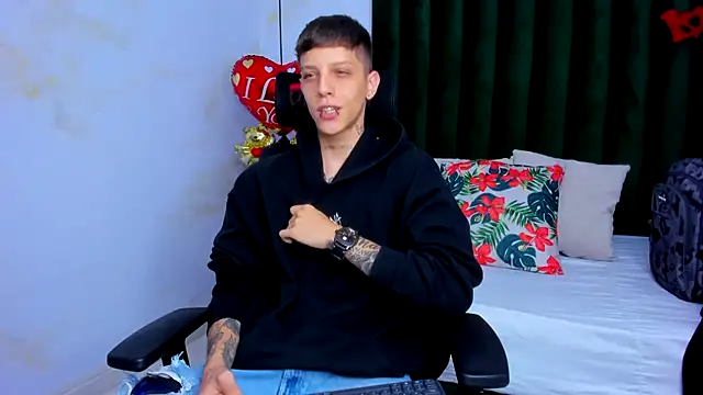 Snapshot of Adam_hard_ chatting on 02/12/25, 08:07 Adam hard online show from 02/12/25, 08:07