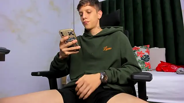 Snapshot of Adam_hard_ chatting on 03/05/25, 11:49 Adam hard online show from 03/05/25, 11:49