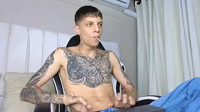 Snapshot of Adam_hard_ chatting on 09/10/25, 07:25 Adam hard online show from 09/10/25, 07:25