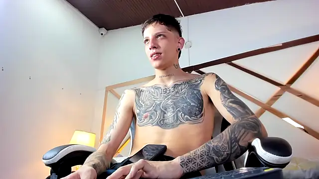 Snapshot of Adam_hard_ chatting on 09/24/25, 07:39 Adam hard online show from 09/24/25, 07:39