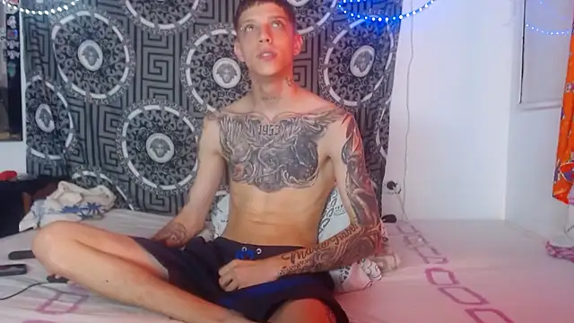 Snapshot of Adam_hard_ chatting on 11/13/25, 01:21 Adam hard online show from 11/13/25, 01:21