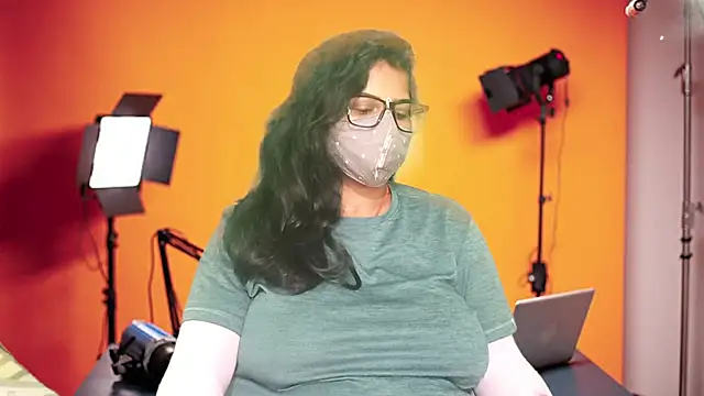 mamoni91 online show from 10/31/25, 03:07