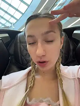 Lia  Love online show from 10/23/25, 12:15