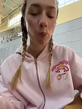 Lia  Love online show from 11/14/25, 12:04