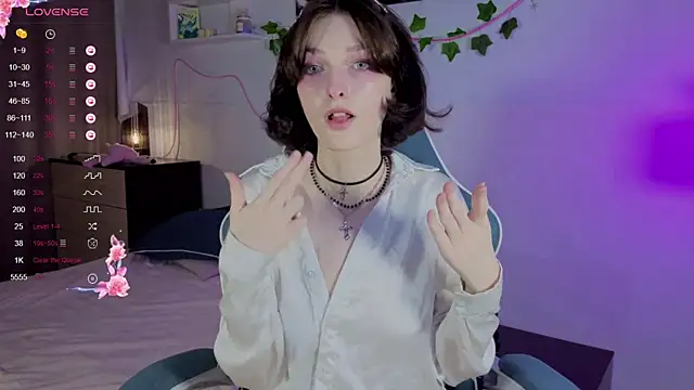 Snapshot of Sweet_Paradox chatting on 10/10/25, 08:41 Sweet Paradox online show from 10/10/25, 08:41