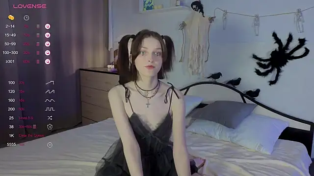 Snapshot of Sweet_Paradox chatting on 10/20/25, 10:10 Sweet Paradox online show from 10/20/25, 10:10