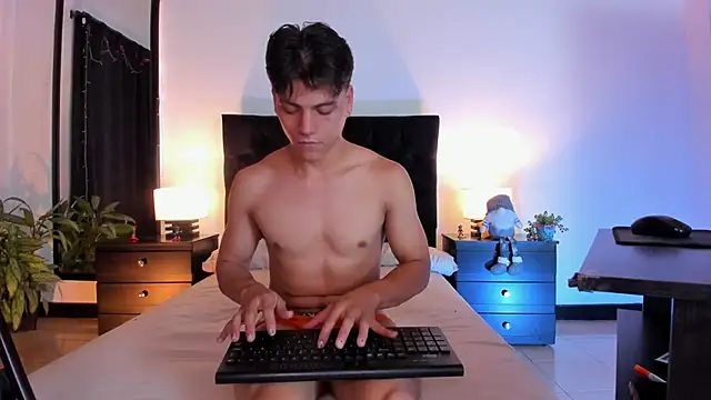 Snapshot of Valentino__X chatting on 01/10/25, 04:30 Valentino X online show from 01/10/25, 04:30