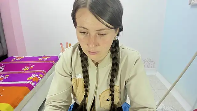 Snapshot of lauren_rios7 chatting on 10/18/25, 02:40 lauren rios7 online show from 10/18/25, 02:40