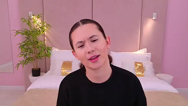 milaleoneli online show from 02/26/25, 12:36