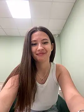 milaleoneli online show from 03/15/25, 11:29