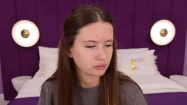 milaleoneli online show from 03/17/25, 12:25