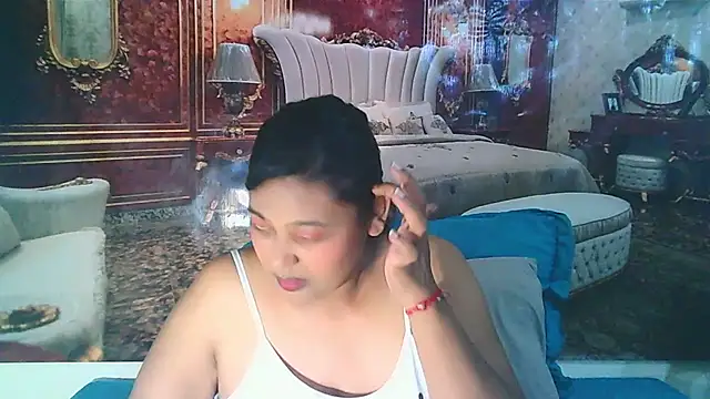Snapshot of IndianYummy chatting on 12/12/24, 06:03 IndianYummy online show from 12/12/24, 06:03