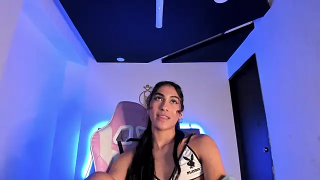 Snapshot of MiaCavallii_ chatting on 03/19/25, 09:17 MiaCavallii online show from 03/19/25, 09:17