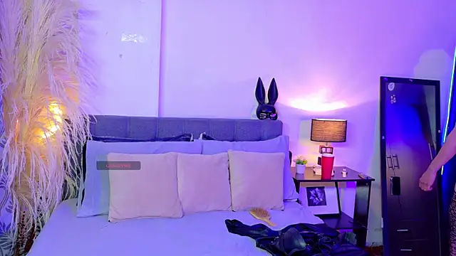 Rouse Hilton online show from 10/22/25, 09:47