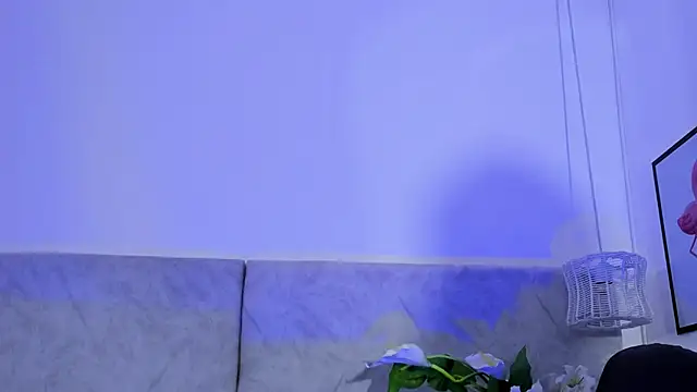 naomiii   online show from 10/27/25, 11:58