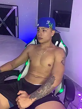 Snapshot of SantiagoReyesFtt chatting on 12/06/24, 05:09 SantiagoReyesFtt online show from 12/06/24, 05:09