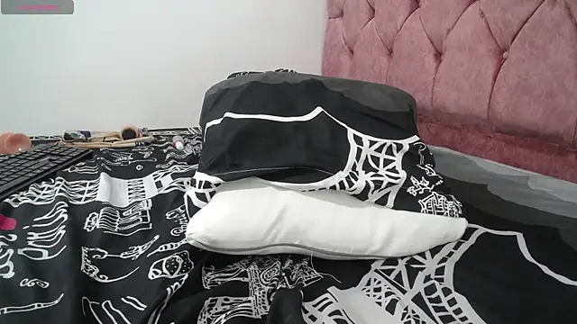 AMBER LOVE22 online show from 01/04/25, 06:30