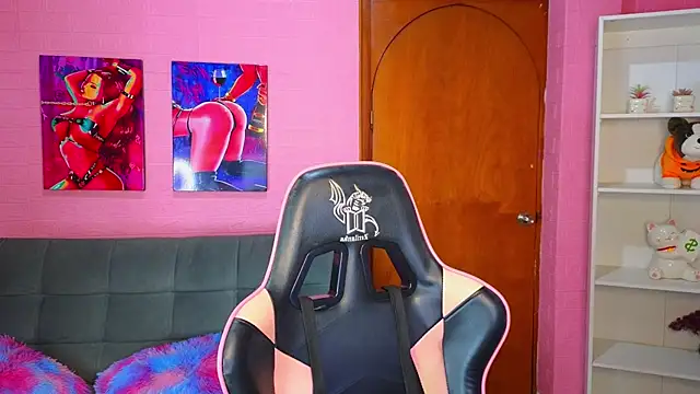 abigail monore  online show from 10/16/25, 08:21