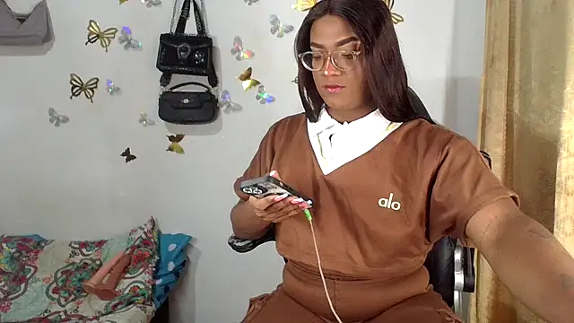 Snapshot of bigcrisblack chatting on 11/03/25, 03:30 bigcrisblack online show from 11/03/25, 03:30