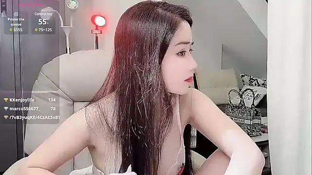 Snapshot of yoyo520- chatting on 02/22/25, 12:27 yoyo520- online show from 02/22/25, 12:27