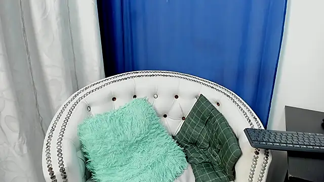 Analia18  online show from 01/14/25, 11:53