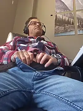 Snapshot of dadbod1178 chatting on 02/20/25, 07:41 dadbod1178 online show from 02/20/25, 07:41