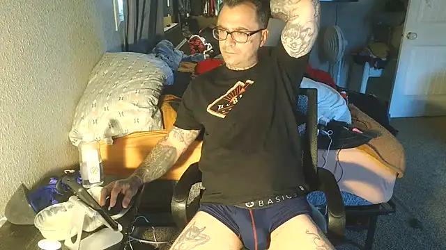 Snapshot of dadbod1178 chatting on 03/05/25, 11:38 dadbod1178 online show from 03/05/25, 11:38