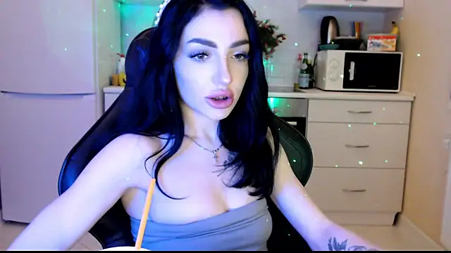 Snapshot of NancyLovee_ chatting on 01/02/25, 08:13 NancyLovee online show from 01/02/25, 08:13