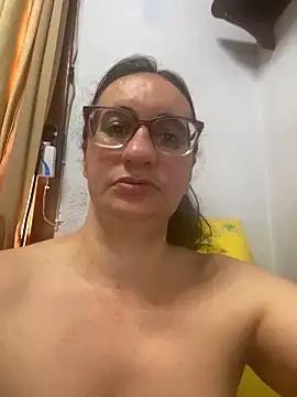 Snapshot of gloria7v05 chatting on 10/29/25, 02:08 gloria7v05 online show from 10/29/25, 02:08