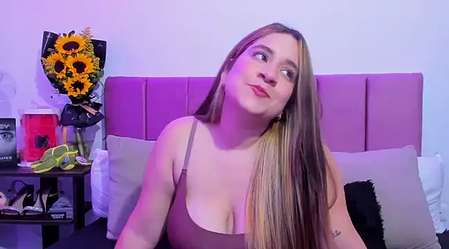 Snapshot of EmmyGray chatting on 12/09/24, 07:39 EmmyGray online show from 12/09/24, 07:39