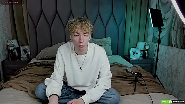 TrevorBenson online show from 10/09/25, 03:26