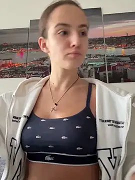 Snapshot of EmilyWi_ chatting on 10/06/25, 02:47 EmilyWi online show from 10/06/25, 02:47