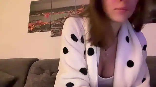 Snapshot of EmilyWi_ chatting on 10/17/25, 05:04 EmilyWi online show from 10/17/25, 05:04