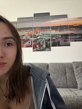 Snapshot of EmilyWi_ chatting on 11/14/25, 01:43 EmilyWi online show from 11/14/25, 01:43