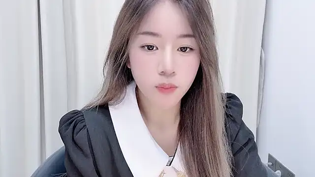 chloe-01 online show from 12/12/24, 12:22